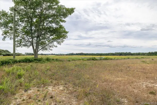 1535 Middle RD, Calverton, NY 11933