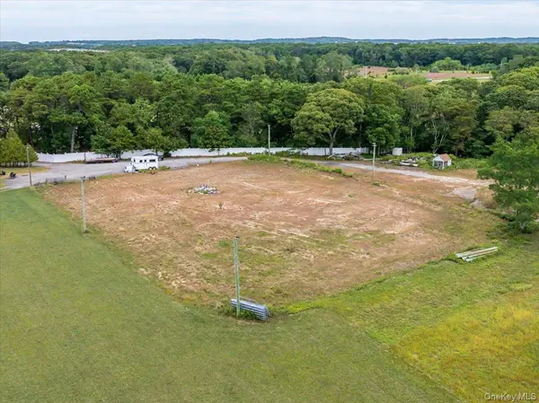 1535 Middle RD, Calverton, NY 11933