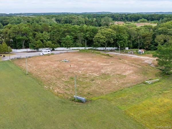 1535 Middle RD, Calverton, NY 11933
