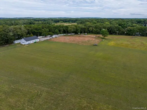 1535 Middle RD, Calverton, NY 11933