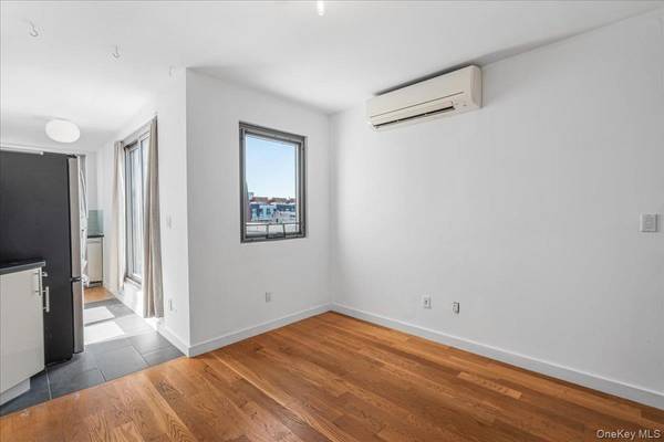 236 N 7th ST #4L, Brooklyn, NY 11211