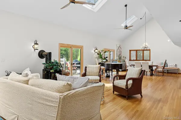624 Noyack RD, Southampton, NY 11968