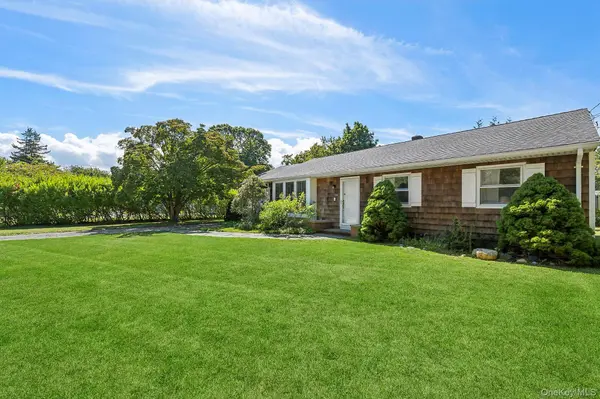 35 Bayberry LN, Sag Harbor, NY 11963
