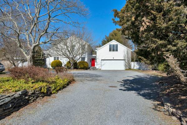 94 S Country RD, Remsenburg, NY 11960