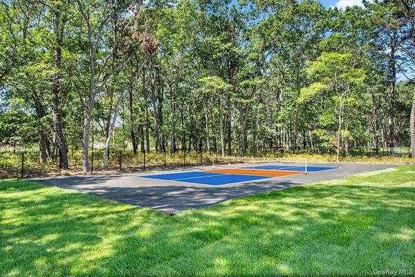 95 N Summit BLVD, Westhampton, NY 11977
