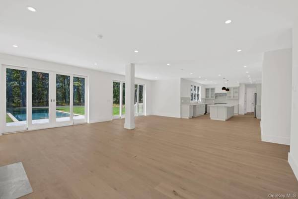 95 N Summit BLVD, Westhampton, NY 11977