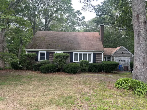 74 Oregon AVE, Medford, NY 11763