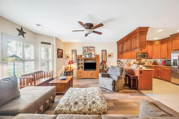 305 Okeefe CT, Oakdale, NY 11769