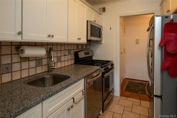 200 Diplomat DR #8B, Mount Kisco, NY 10549