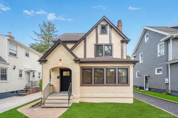 103 Calla AVE, Floral Park, NY 11001