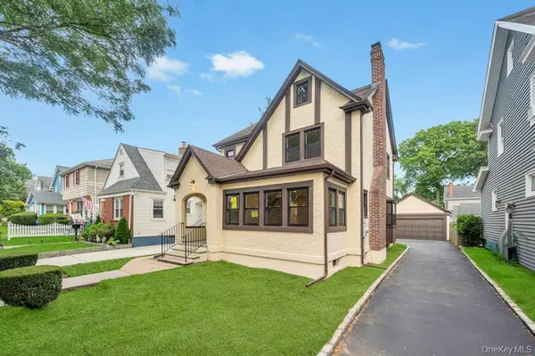 103 Calla AVE, Floral Park, NY 11001