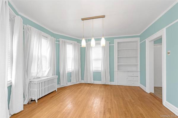 24 Walnut ST, Westbury, NY 11590