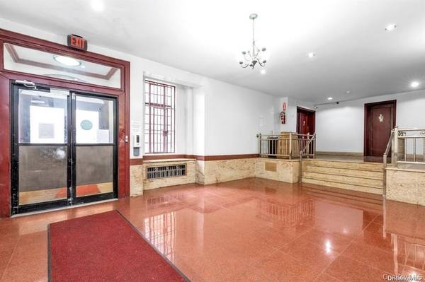 43-33 48 ST #6D, Sunnyside, NY 11104