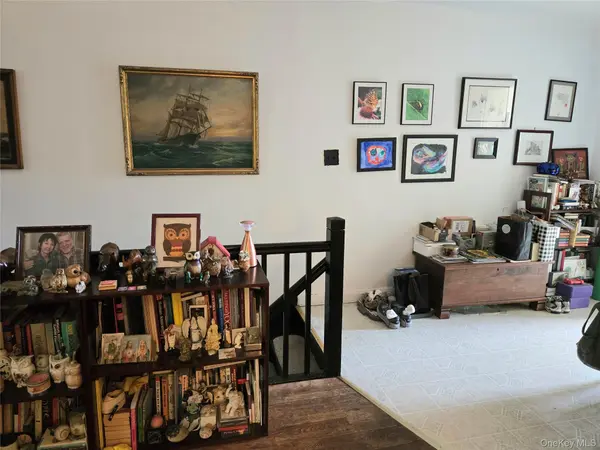 230-06 Kingsbury AVE #B, Oakland Gardens, NY 11364