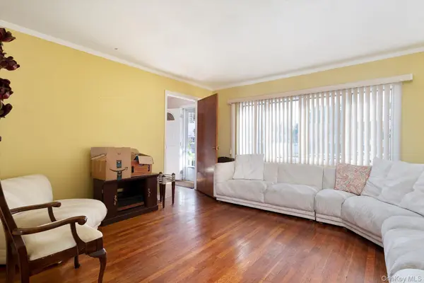 472 Emerson ST, Uniondale, NY 11553
