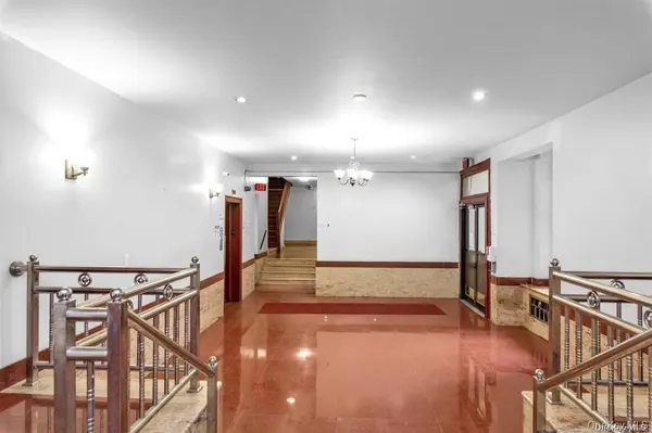 4333 48th ST #3B, Sunnyside, NY 11104