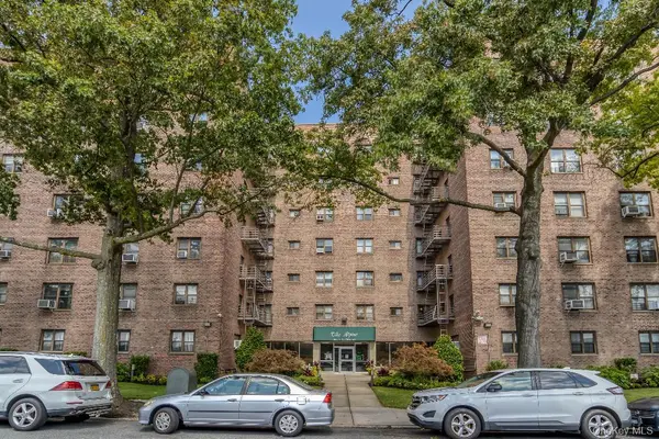 204-15 Foothill AVE #B77, Hollis, NY 11423