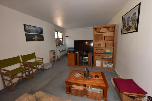 204-15 Foothill AVE #B77, Hollis, NY 11423