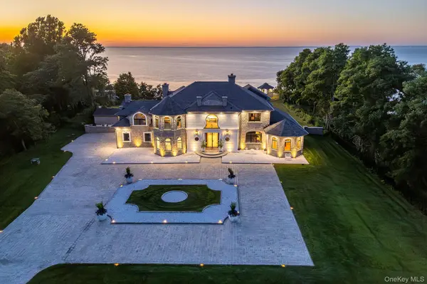 3875 Hallock LN, Mattituck, NY 11952