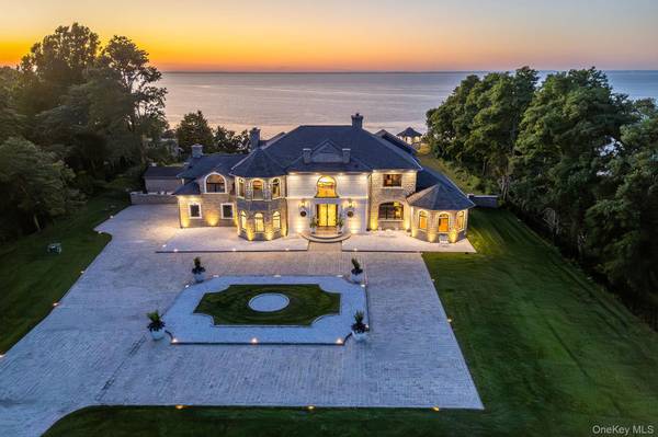 3875 Hallock LN, Mattituck, NY 11952
