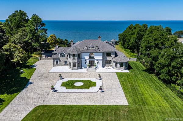 3875 Hallock LN, Mattituck, NY 11952
