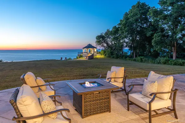 3875 Hallock LN, Mattituck, NY 11952