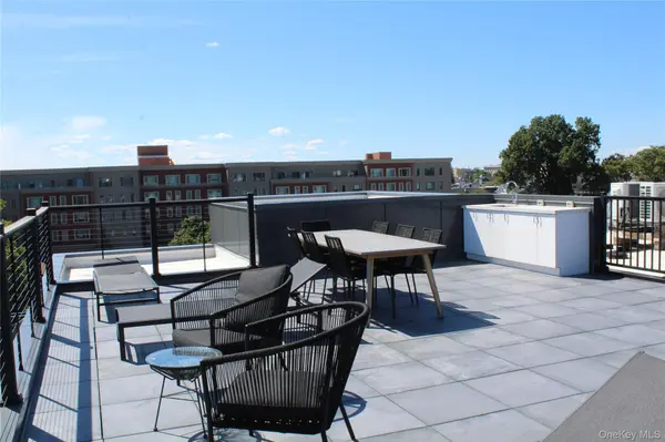 331 E Main ST, Riverhead, NY 11901