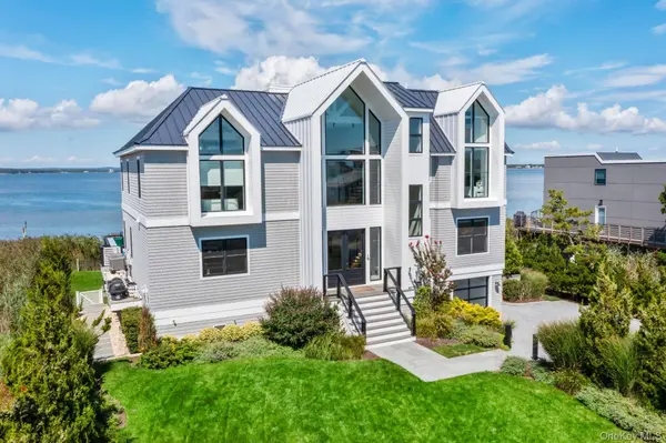 20 Cove LN, Westhampton Dunes, NY 11978