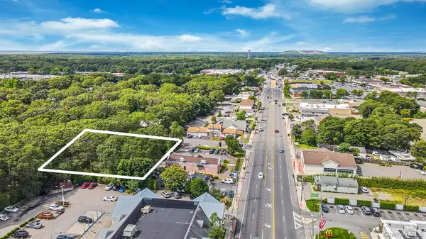V/L Versa PL, Shirley, NY 11967