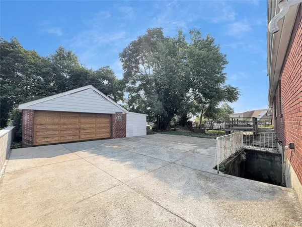 11839 205th ST, Saint Albans, NY 11412