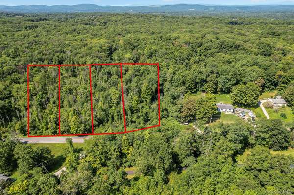 151 S Quaker LN, Hyde Park, NY 12538