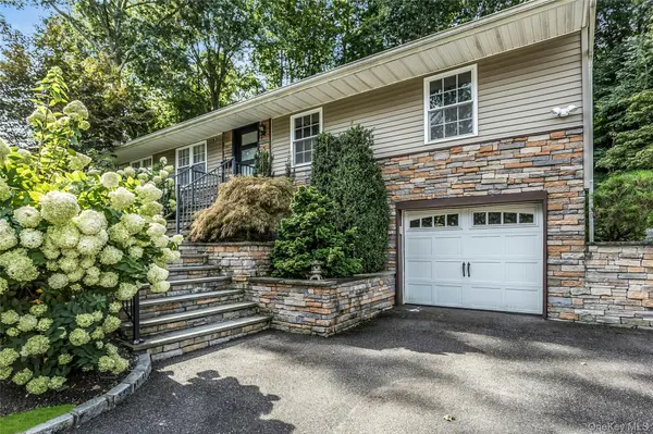 5 Meadowfield LN, Glen Cove, NY 11542