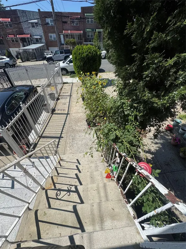 1017 E 229 Street, Bronx,, Bronx, NY 10466