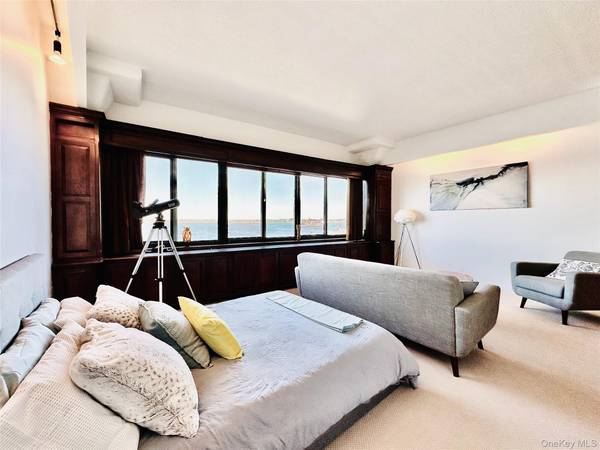 10 Bay Street Landing #5B, Staten Island, NY 10301