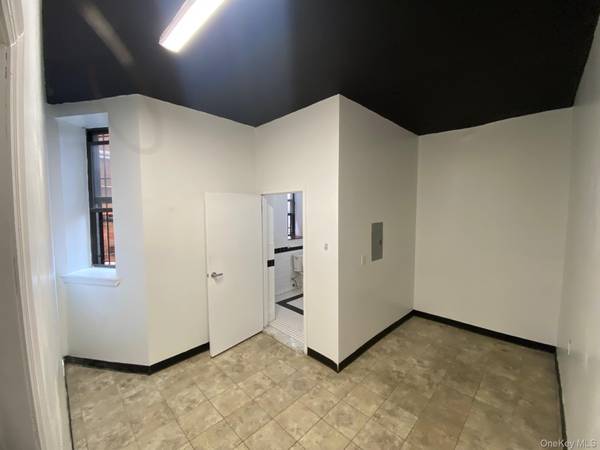 537 Claremont Pkwy #Comm B, Bronx, NY 10457