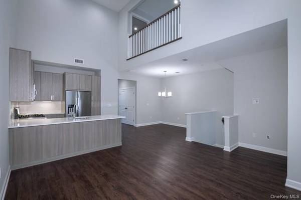 166 Sutton CT #166, Mount Sinai, NY 11766