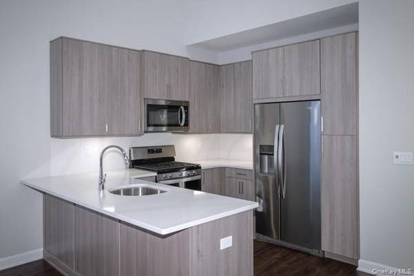 166 Sutton CT #166, Mount Sinai, NY 11766