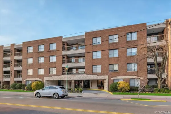 376 Central AVE #3-V, Lawrence, NY 11559