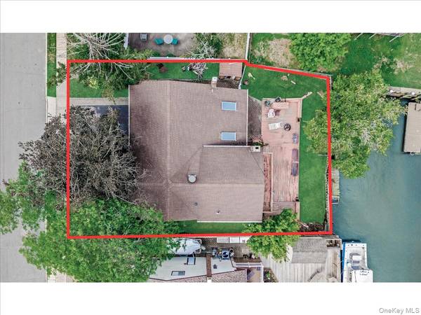 3249 Wolfson DR, Baldwin, NY 11510