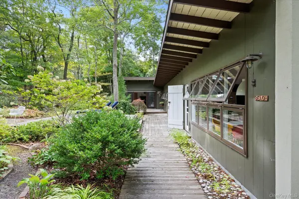 46 Flaggy Hole RD, East Hampton, NY 11937