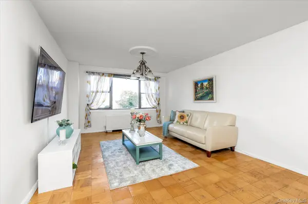 61-20 Grand Central Pkwy #C207, Forest Hills, NY 11375