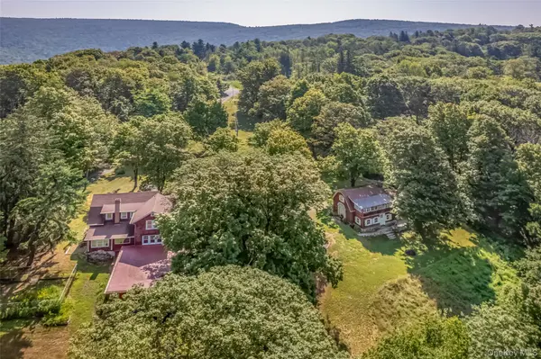 421-423 Hillside RD, Cragsmoor, NY 12420