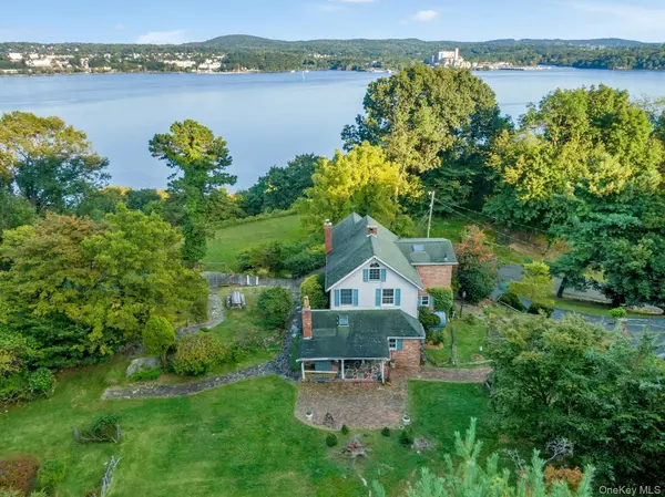 8 Ayers RD, Tomkins Cove, NY 10986