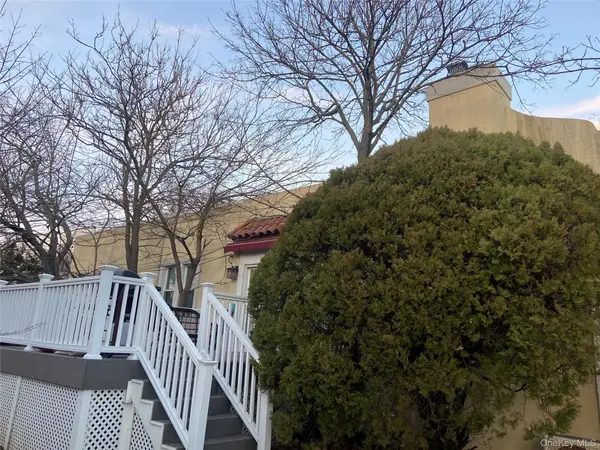 237 W Walnut ST, Long Beach, NY 11561