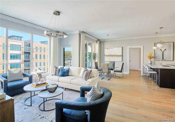 100 Garvies Point RD #1202, Glen Cove, NY 11542