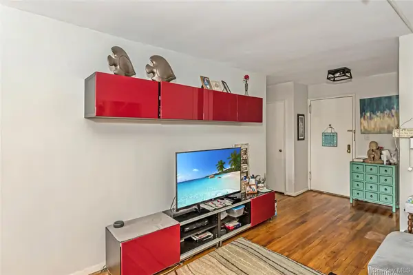 250 W Merrick RD #2L, Freeport, NY 11520