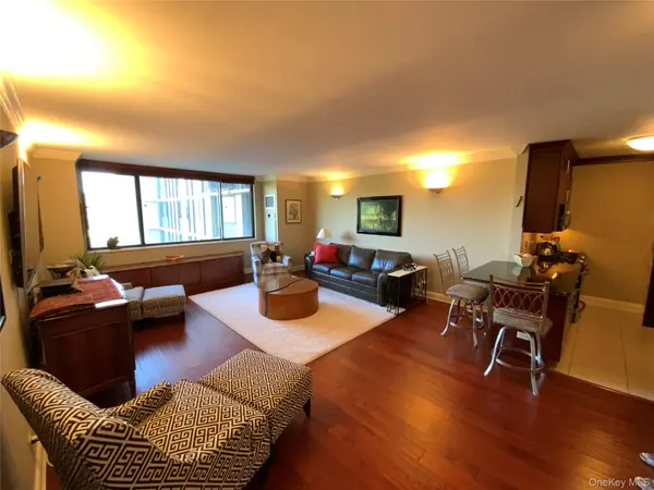 26910 Grand Central Pkwy #4T, Floral Park, NY 11005