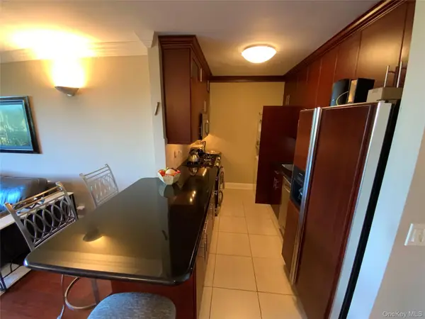 26910 Grand Central Pkwy #4T, Floral Park, NY 11005