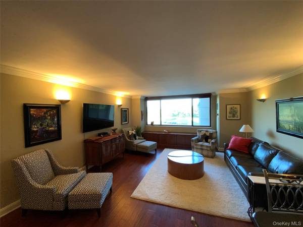26910 Grand Central Pkwy #4T, Floral Park, NY 11005