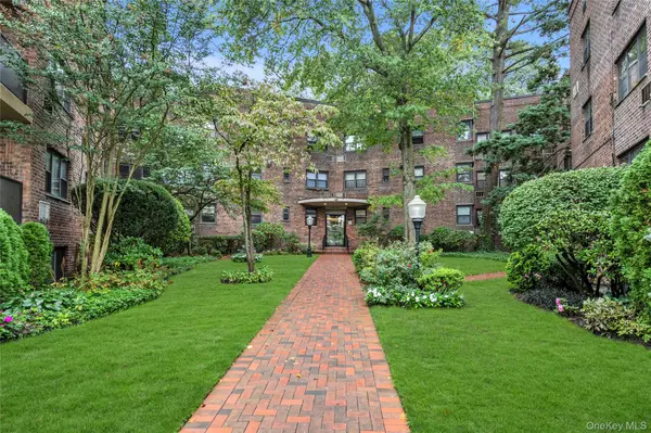 50 Brompton RD #2L, Great Neck, NY 11021